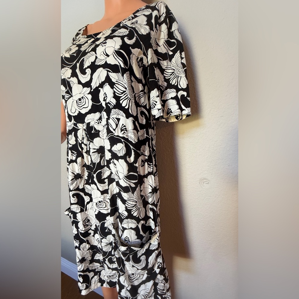 Maeve Anthropologie Floral Dress Size 4 Black White Rayon Pockets